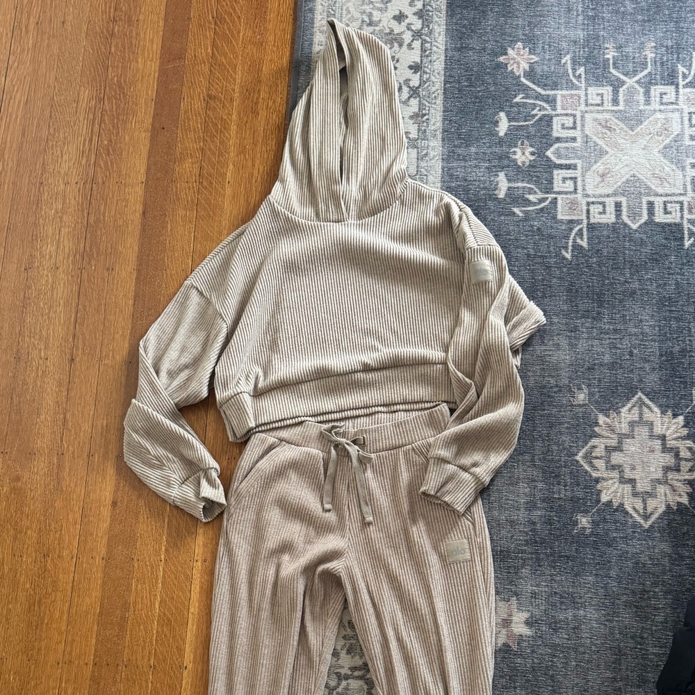 ALO Yoga Ribbed Muse Hoodie